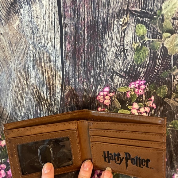 Wizarding World of Harry Potter "Muggledom Mysterium" Wallet Bi-Fold - Picture 4 of 11